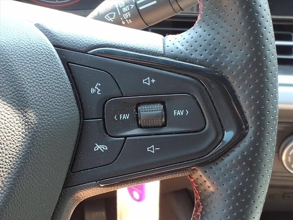 Used 2026 Chevrolet Trax RS w/ Sunroof Package FWD image 14