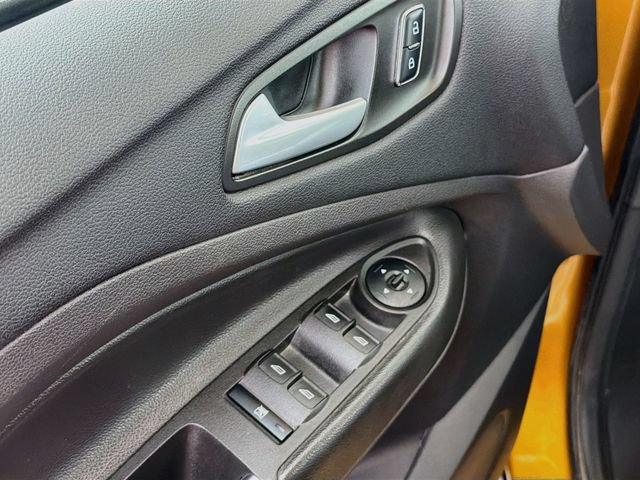 Used 2016 Ford Escape SE w/ Equipment Group 201A AWD/4WD image 17