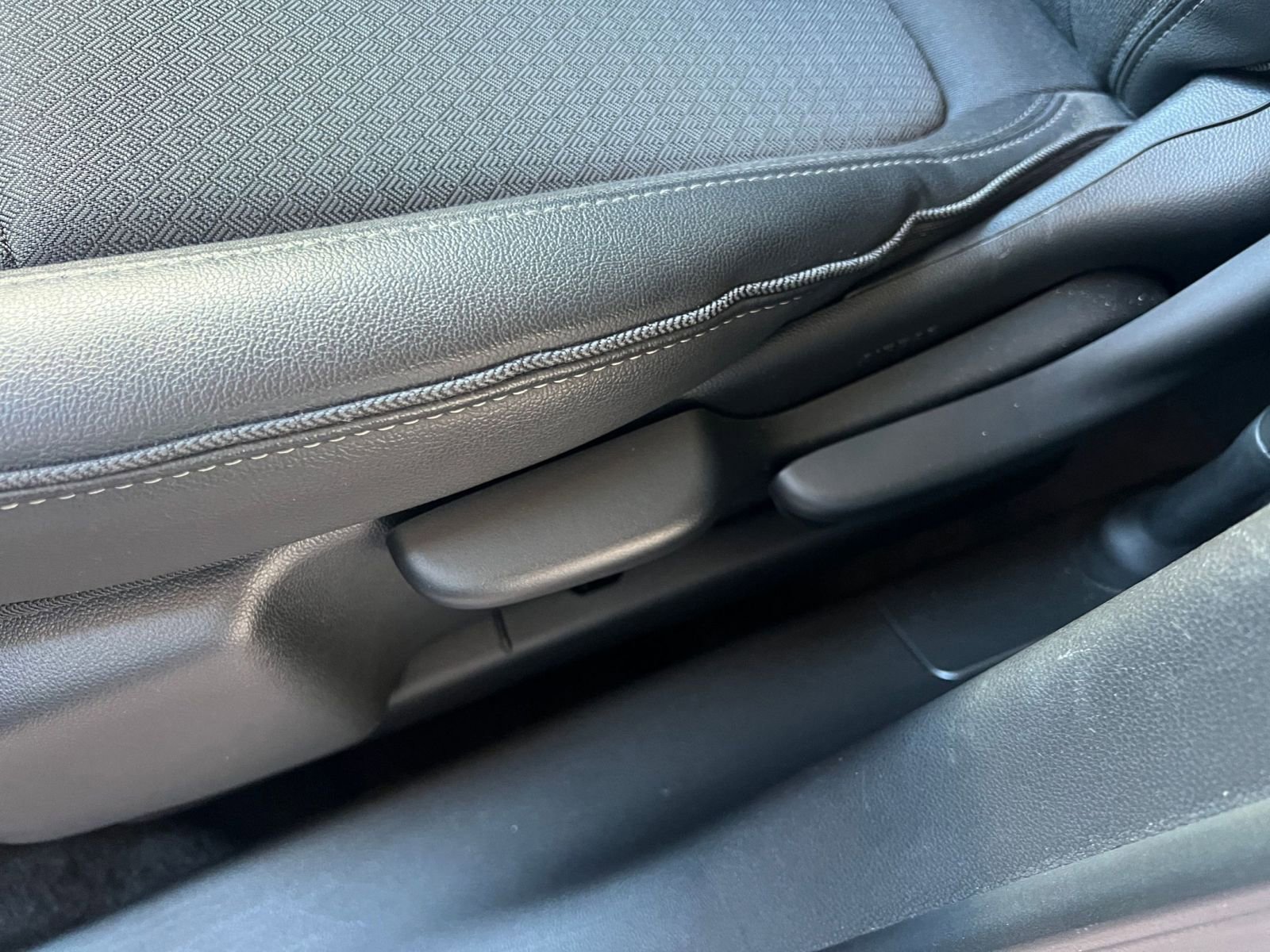 Used 2025 Buick Encore GX Preferred image 23