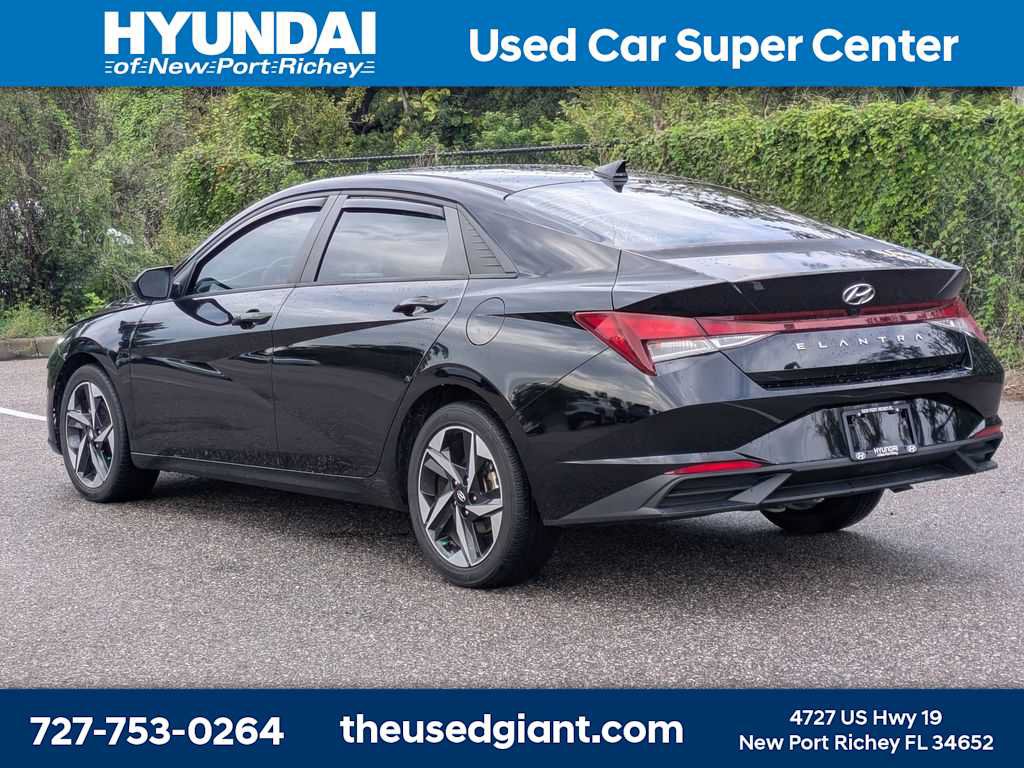 Certified 2023 Hyundai Elantra SEL w/ Convenience Package FWD image 3