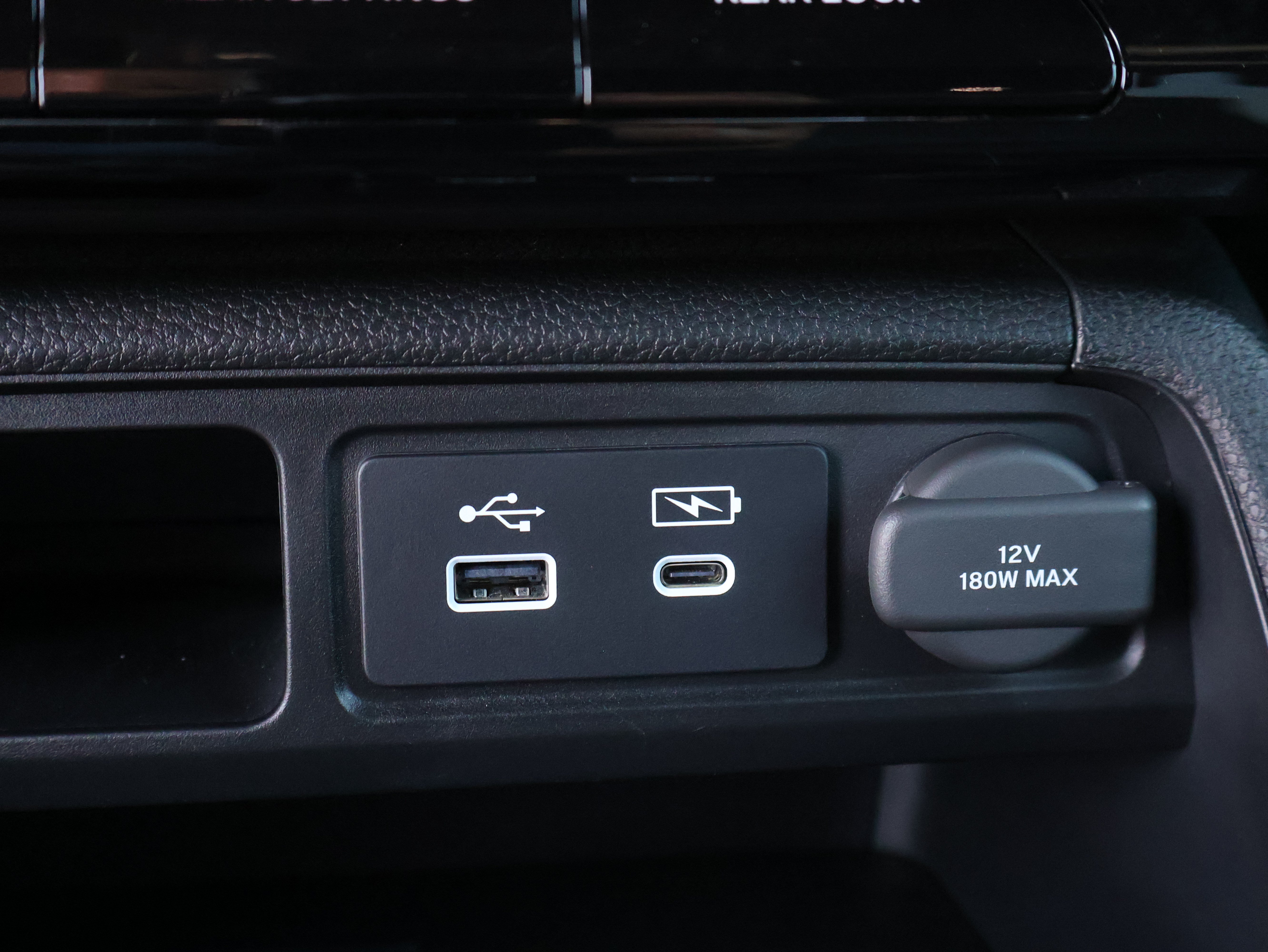 Used 2025 Honda Pilot TrailSport image 29