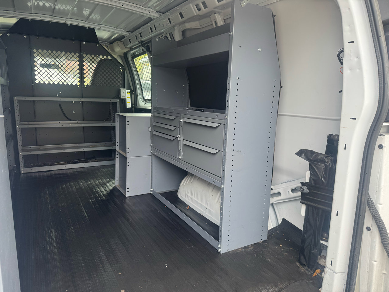 Used 2012 Chevrolet Express 2500 image 22