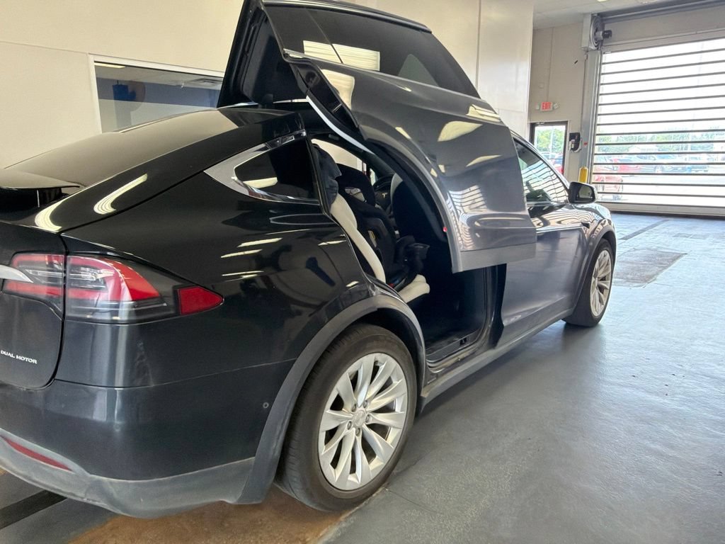 Used 2020 Tesla Model X Long Range AWD/4WD image 8