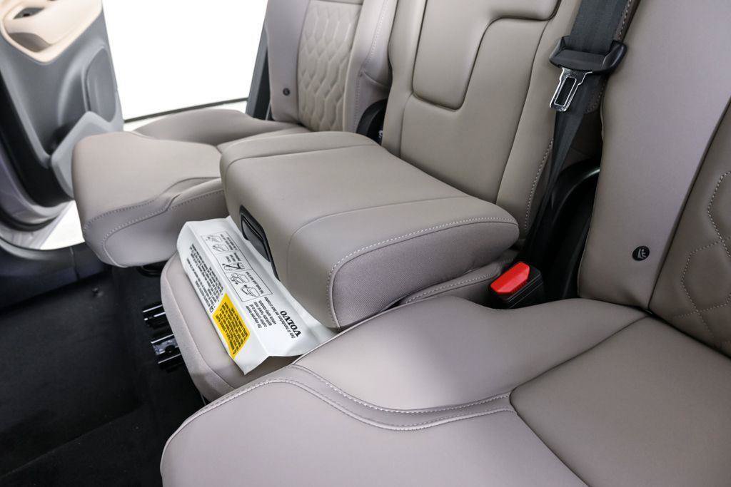 New 2026 Volvo XC90 B6 Plus w/ Protection Package Premier AWD/4WD image 22