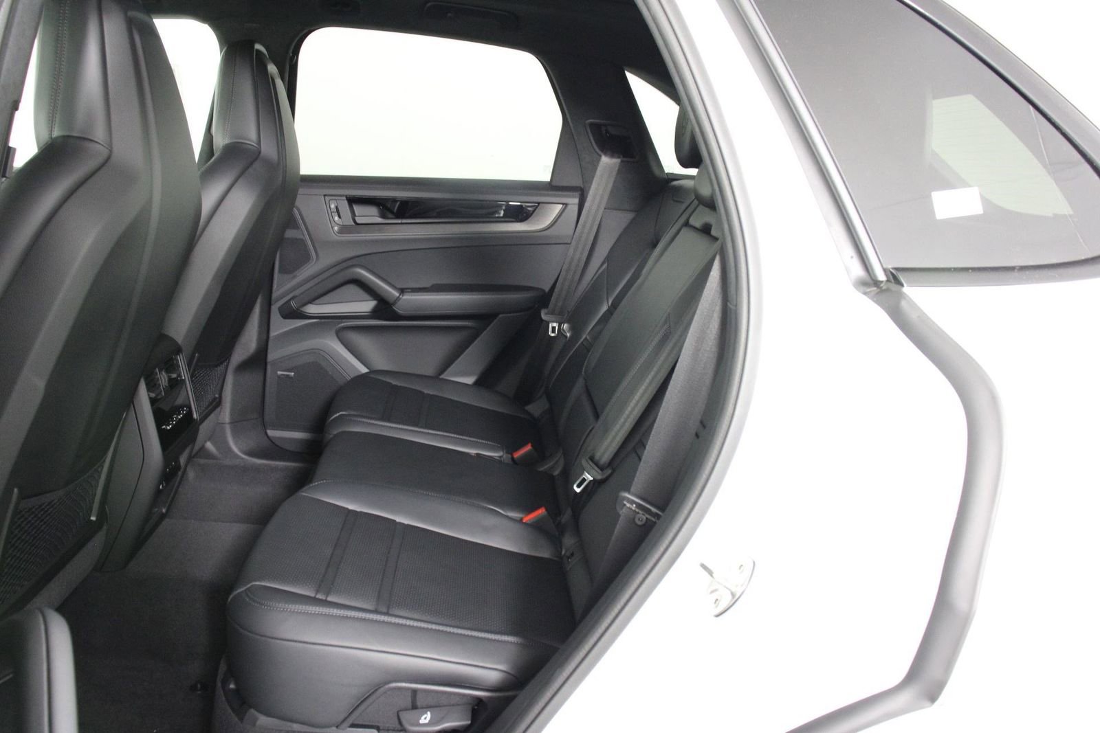 New 2026 Porsche Cayenne GTS image 18