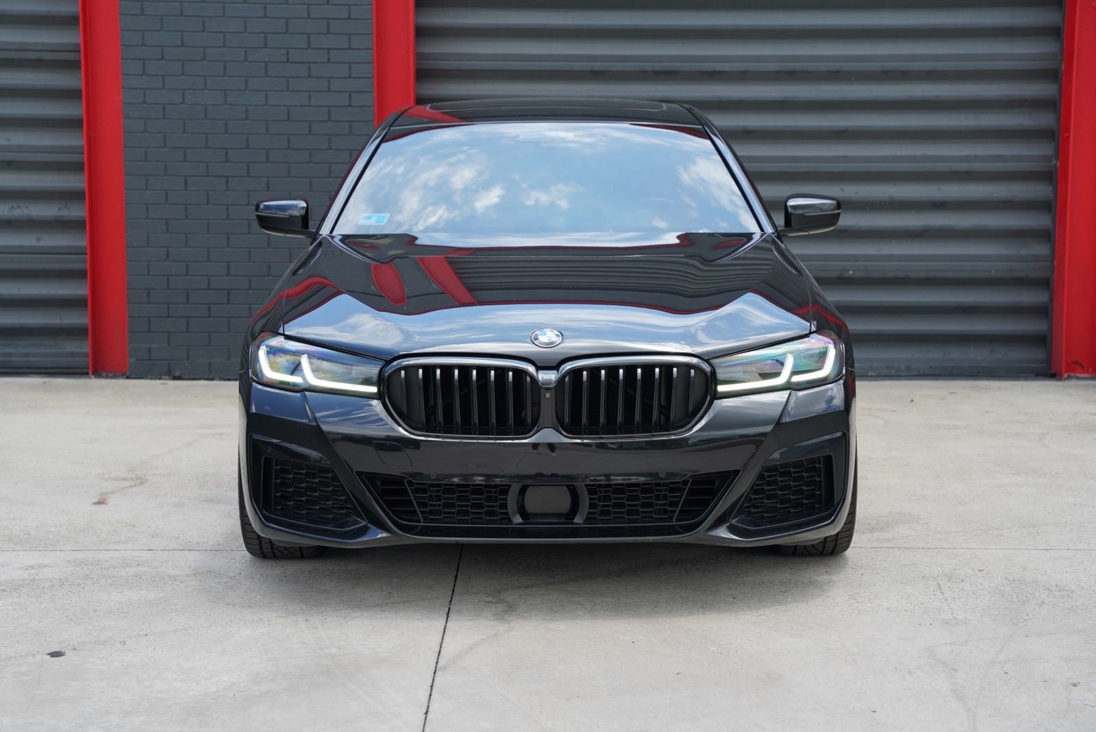 Used 2021 BMW M550i xDrive w/ Dynamic Handling Package AWD/4WD image 2