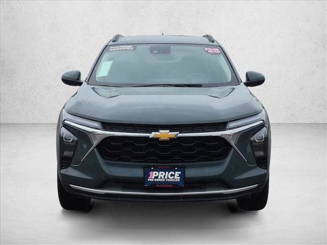 Used 2025 Chevrolet Trax LT FWD image 2