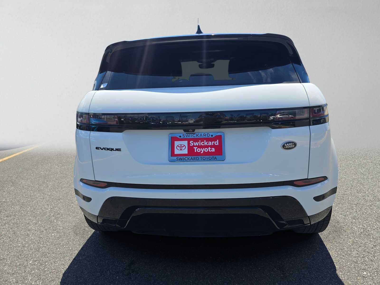 Used 2023 Land Rover Range Rover Evoque R-Dynamic SE AWD/4WD image 4