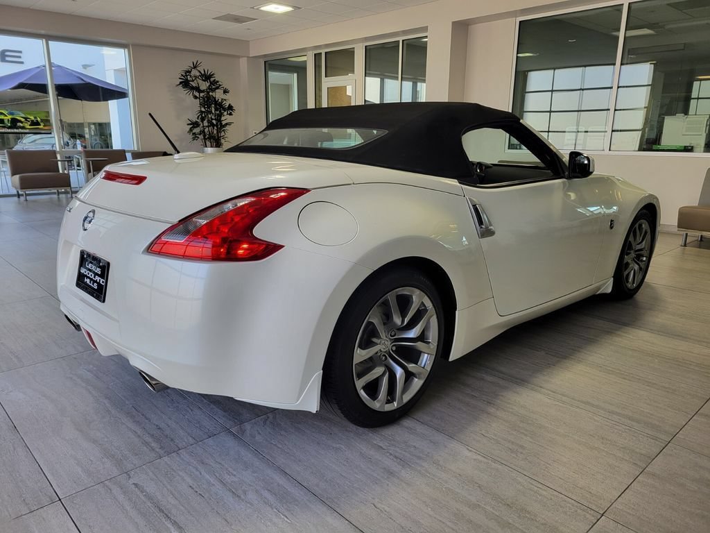 Used 2013 Nissan 370Z Roadster RWD image 7