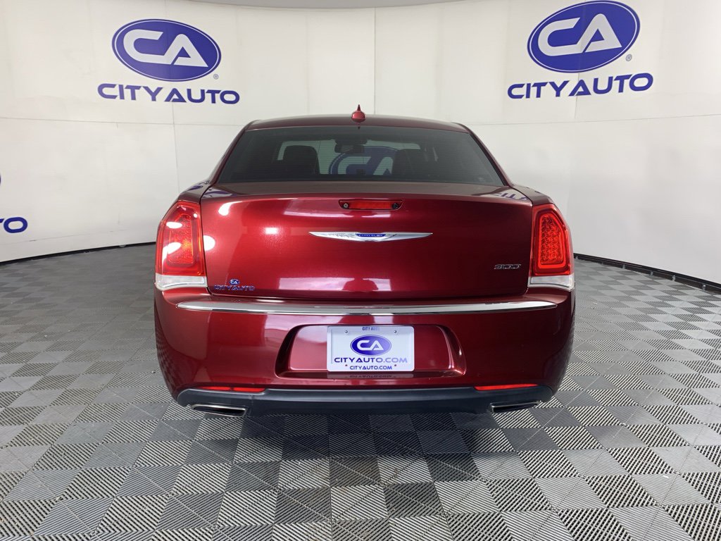 Used 2019 Chrysler 300 Limited image 4
