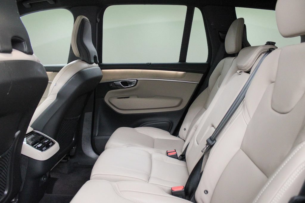 Certified 2025 Volvo XC90 B5 Ultra AWD/4WD image 26