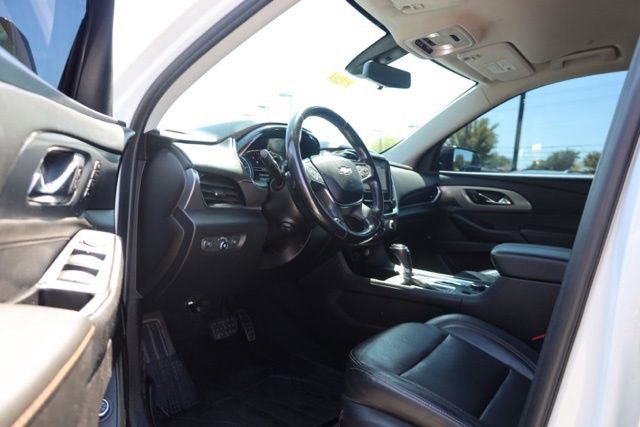 Used 2019 Chevrolet Traverse Premier w/ LPO, Blackout Package FWD image 16