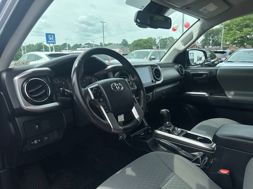Used 2020 Toyota Tacoma SR5 AWD/4WD image 14
