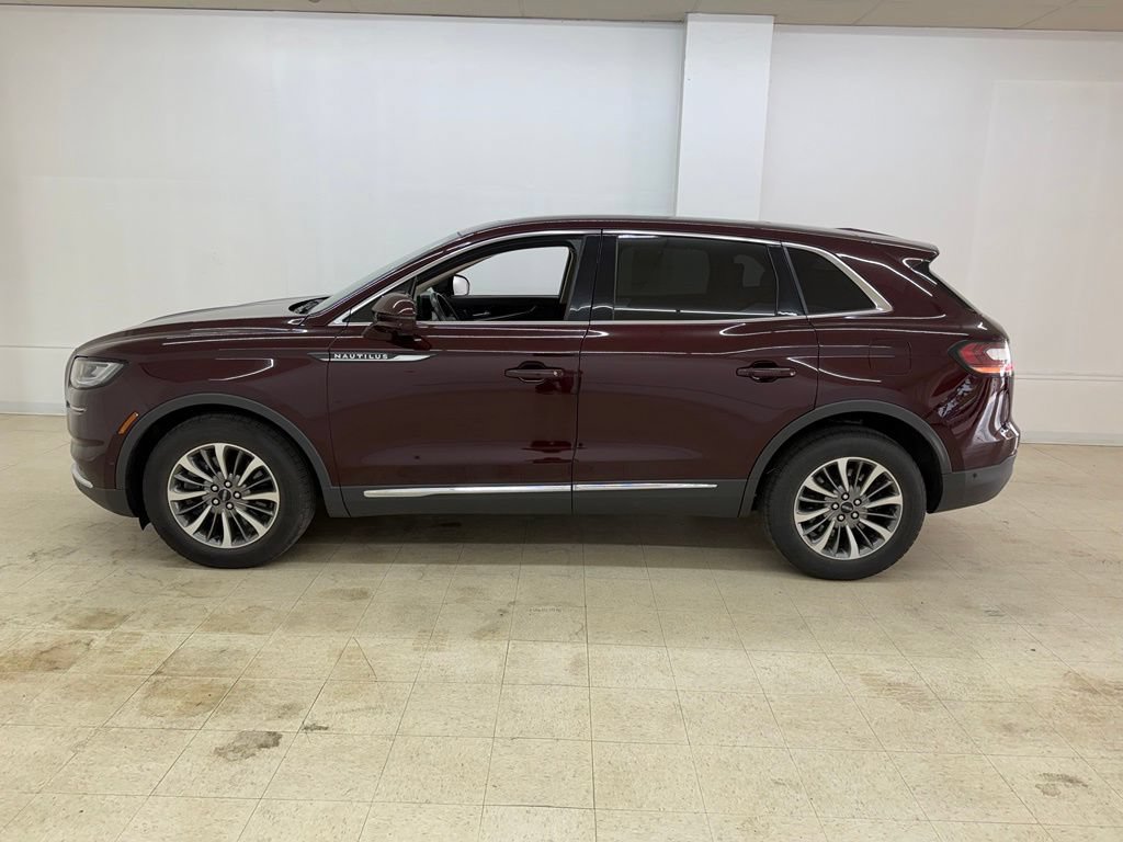 Used 2022 Lincoln Nautilus Reserve AWD/4WD image 2