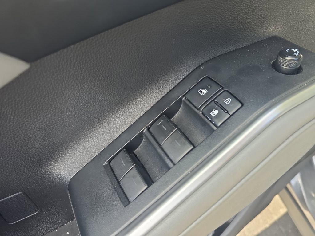 Used 2020 Toyota Highlander XLE image 15