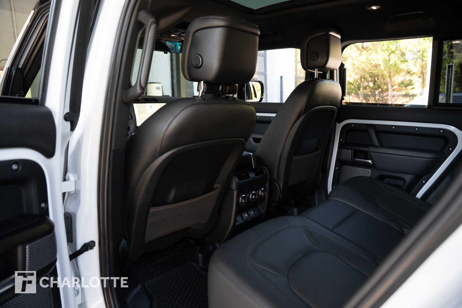 Used 2023 Land Rover Defender 110 V8 image 33