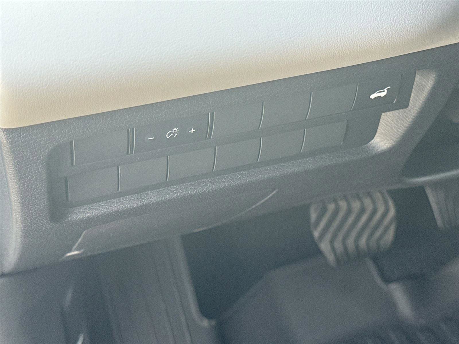 New 2025 Mitsubishi Outlander SE image 10