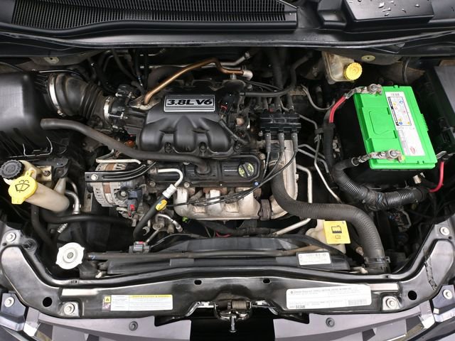 Used 2010 Chrysler Town & Country Touring Plus image 41