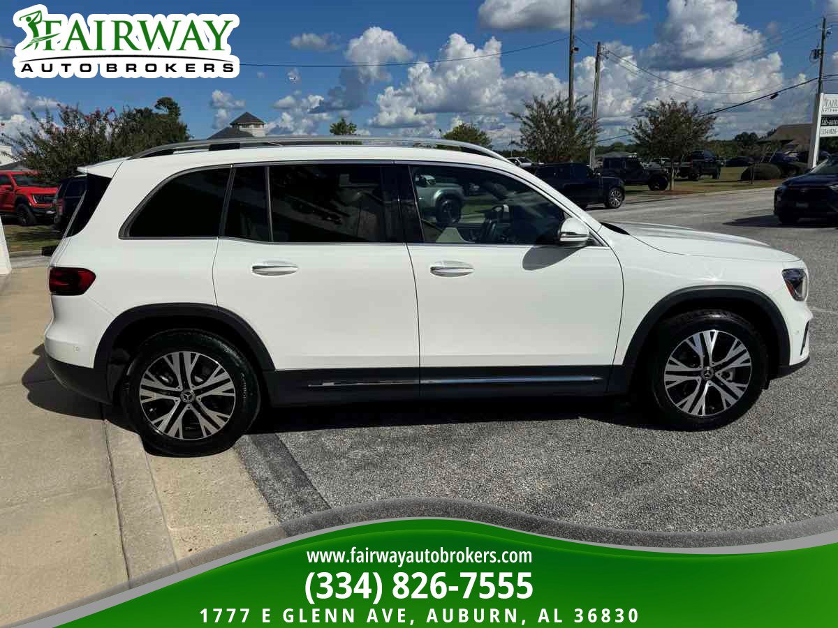 Used 2025 Mercedes-Benz GLB 250 w/ Exclusive Package image 5