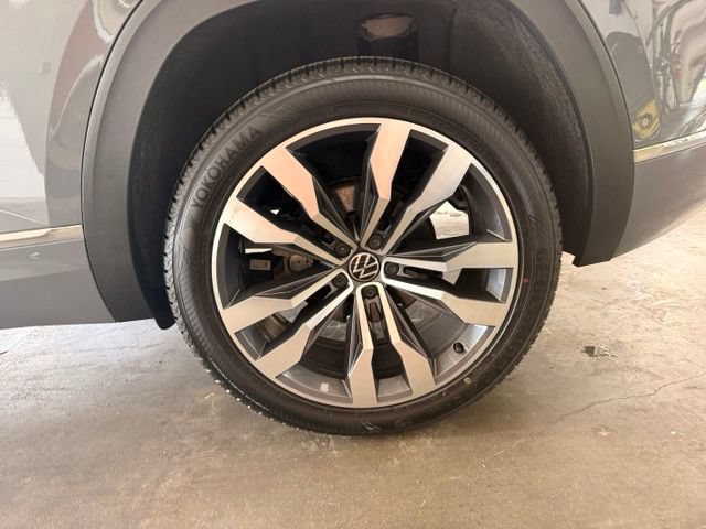 Used 2023 Volkswagen Atlas Cross Sport SEL Premium R-Line AWD/4WD image 15