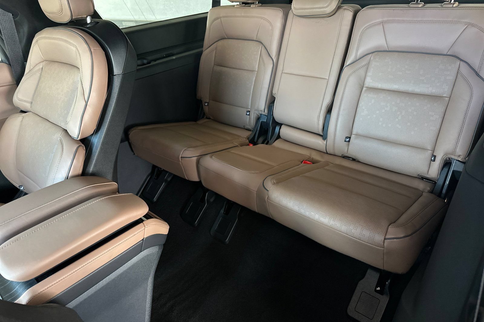 New 2026 Lincoln Navigator L Black Label AWD/4WD image 15