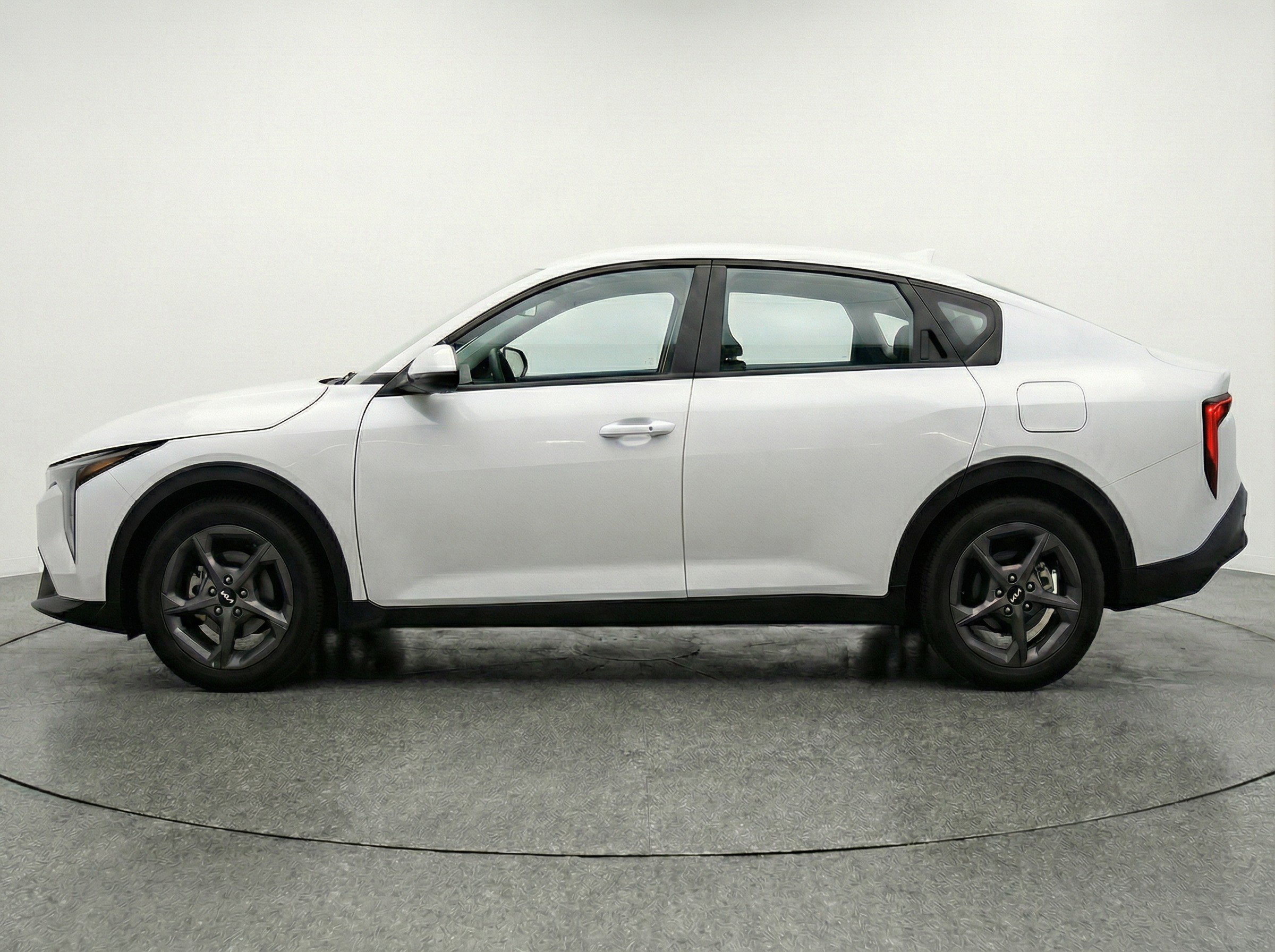 Used 2025 Kia K4 LXS image 5