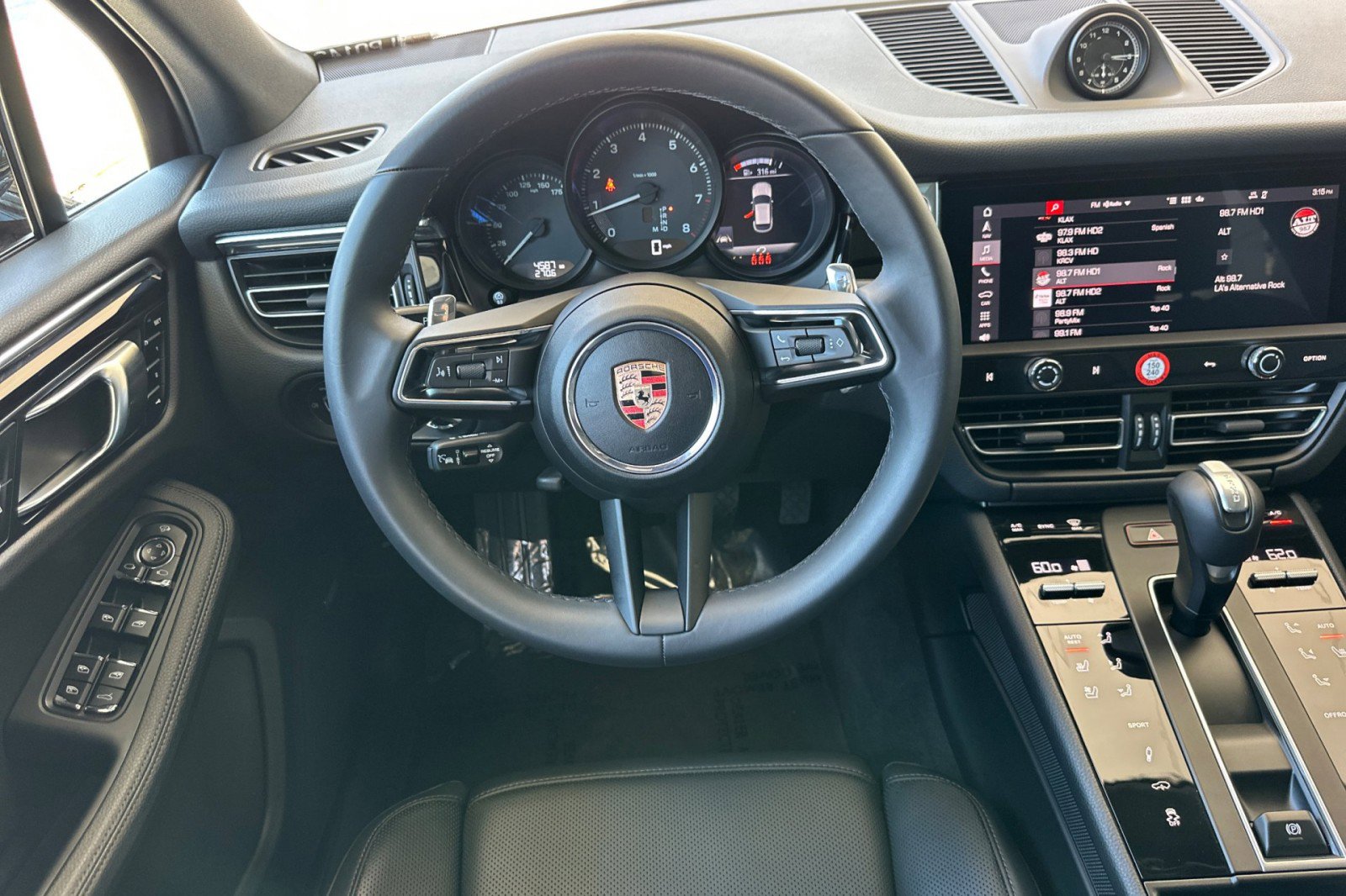 Used 2025 Porsche Macan AWD/4WD image 14