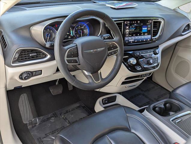 Used 2023 Chrysler Pacifica Touring-L image 10