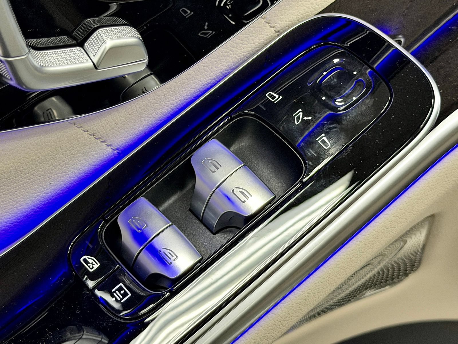 New 2026 Mercedes-Benz S 580e 4MATIC Sedan image 17