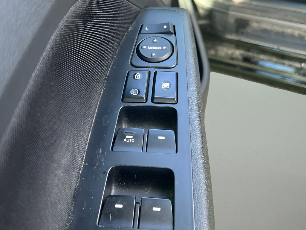 Used 2017 Hyundai Elantra Value Edition FWD image 17
