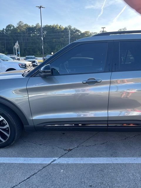 Certified 2020 Ford Explorer ST w/ Premium Technology Package AWD/4WD image 4