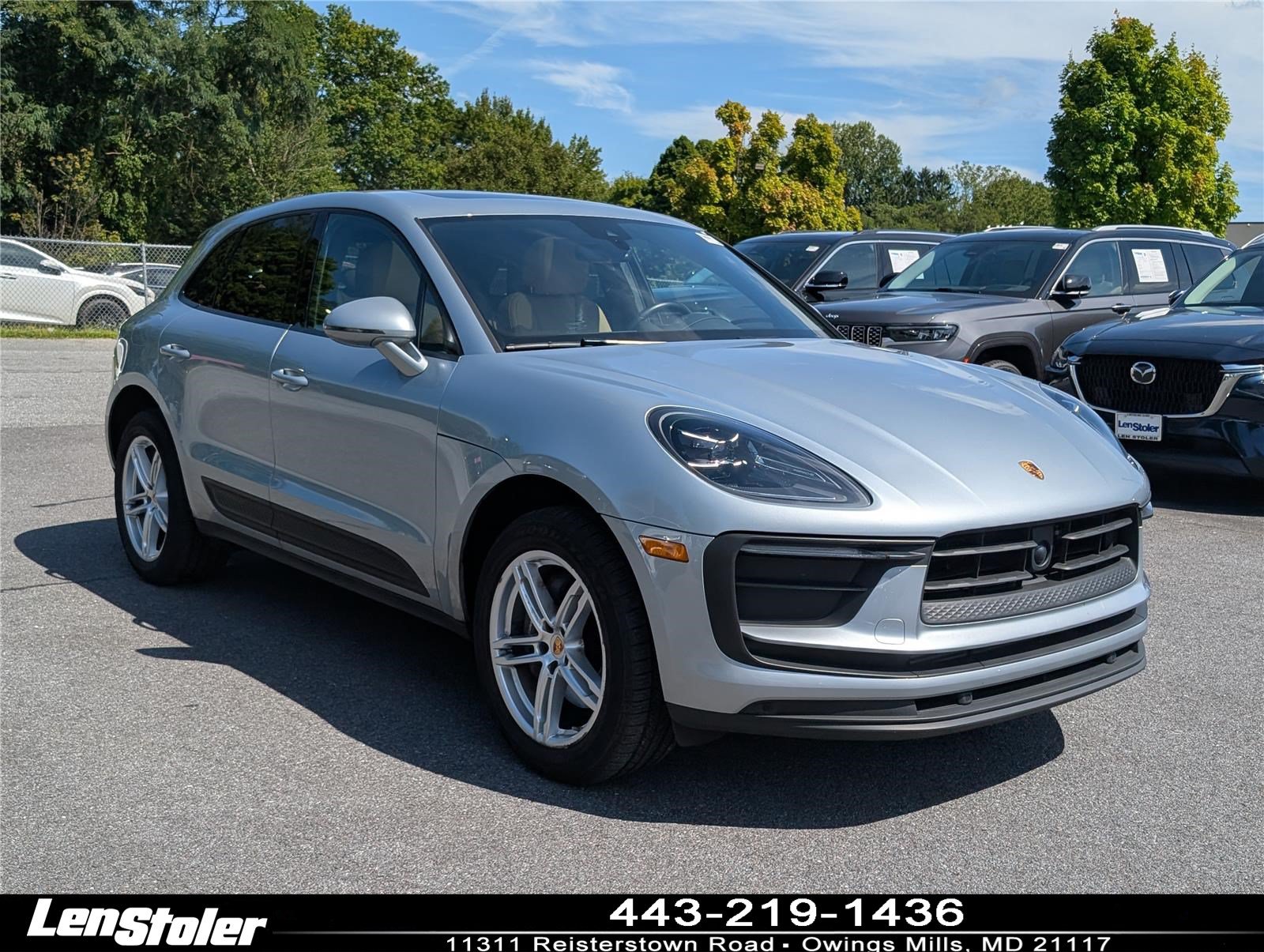 Used 2024 Porsche Macan AWD/4WD image 1
