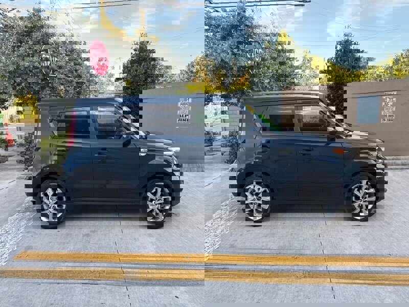 Used 2019 Kia Soul + image 4