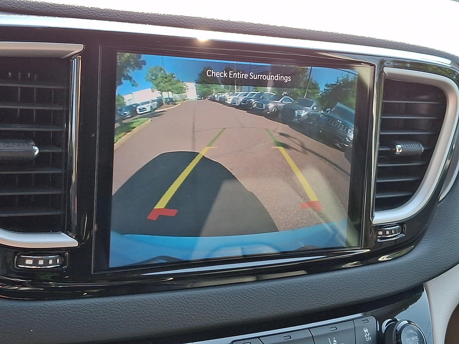 Used 2023 Chrysler Pacifica Touring-L FWD image 18