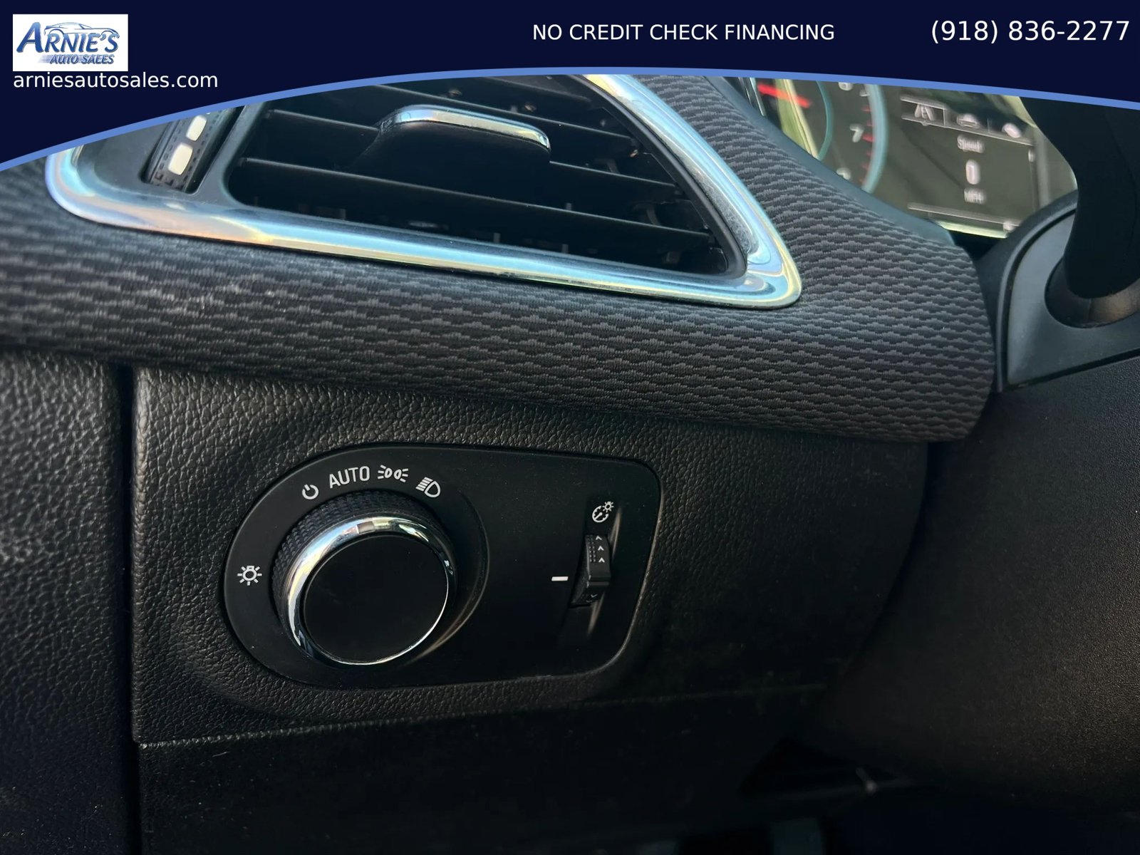Used 2017 Chevrolet Cruze LS FWD image 16
