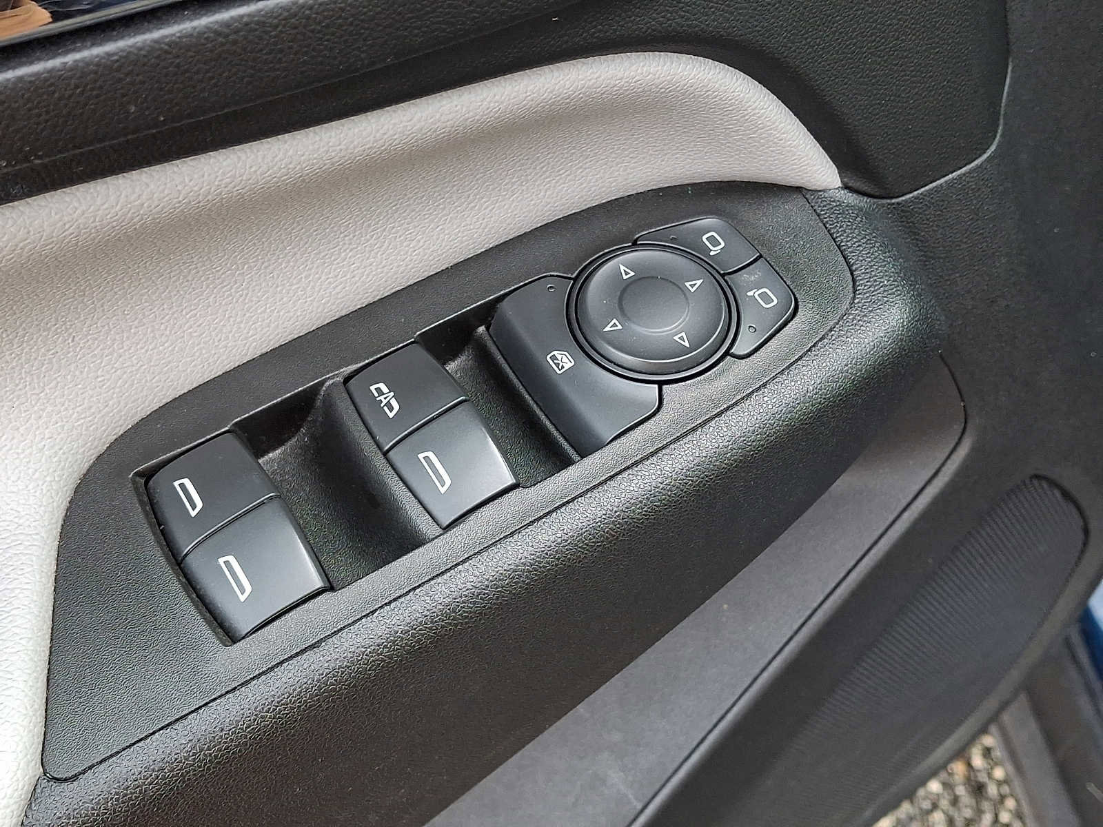 Used 2022 Chevrolet Equinox LS w/ LPO, Floor Liner Package image 26