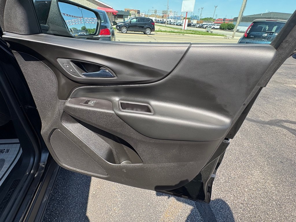 Used 2018 Chevrolet Equinox LT AWD/4WD image 16