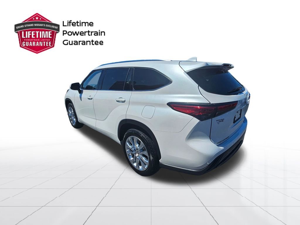 Used 2022 Toyota Highlander Limited FWD image 3