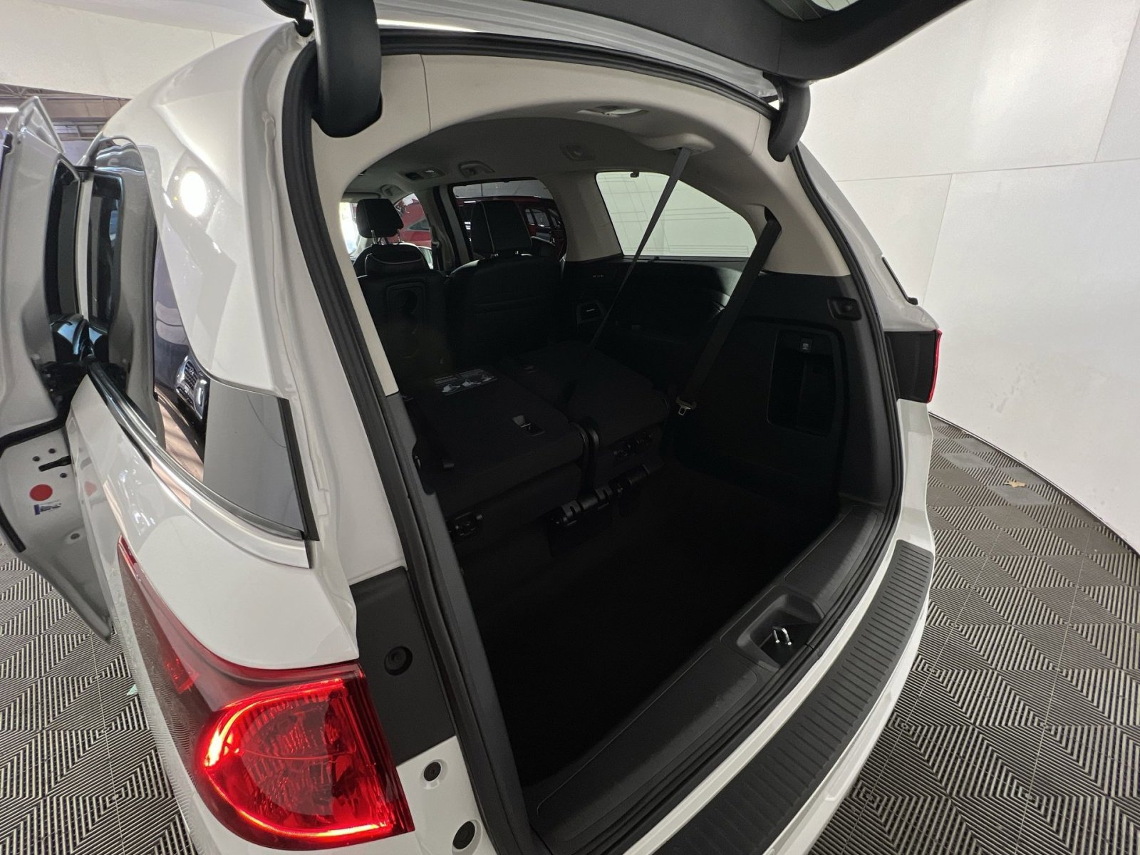 Used 2025 Honda Odyssey Touring image 26