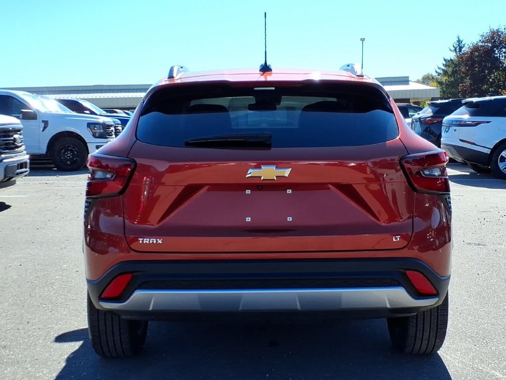 Used 2024 Chevrolet Trax LT w/ Driver Confidence Package FWD image 5