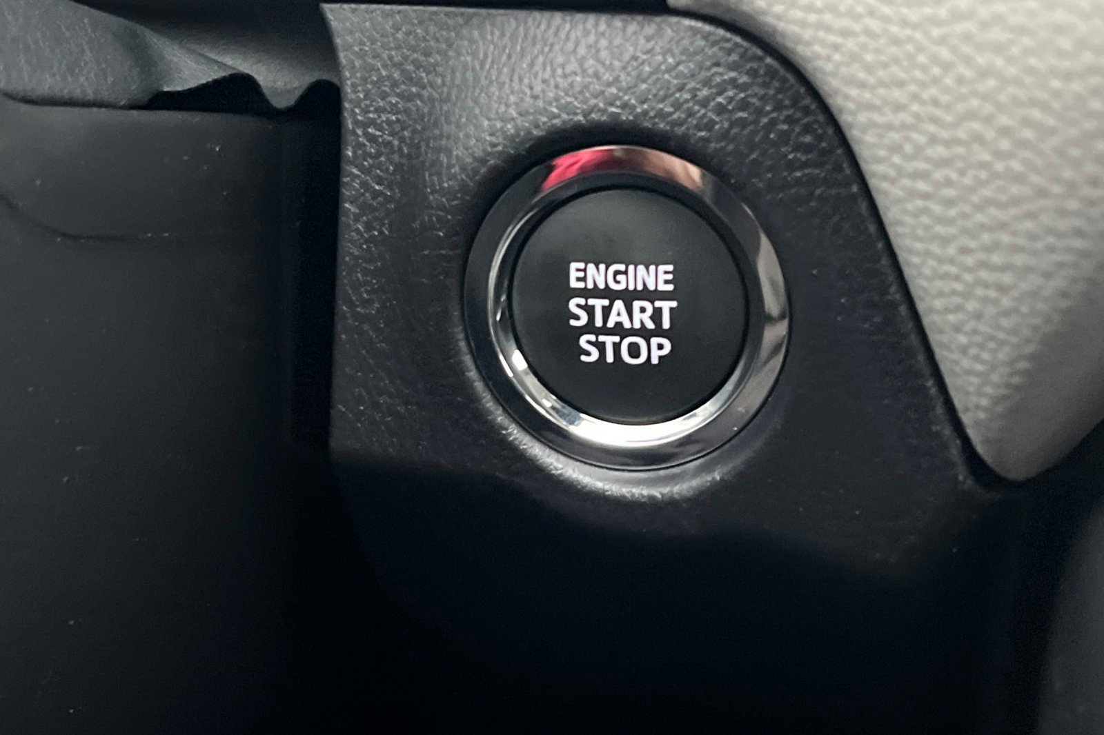 New 2025 Toyota RAV4 XLE w/ Convenience Package image 19