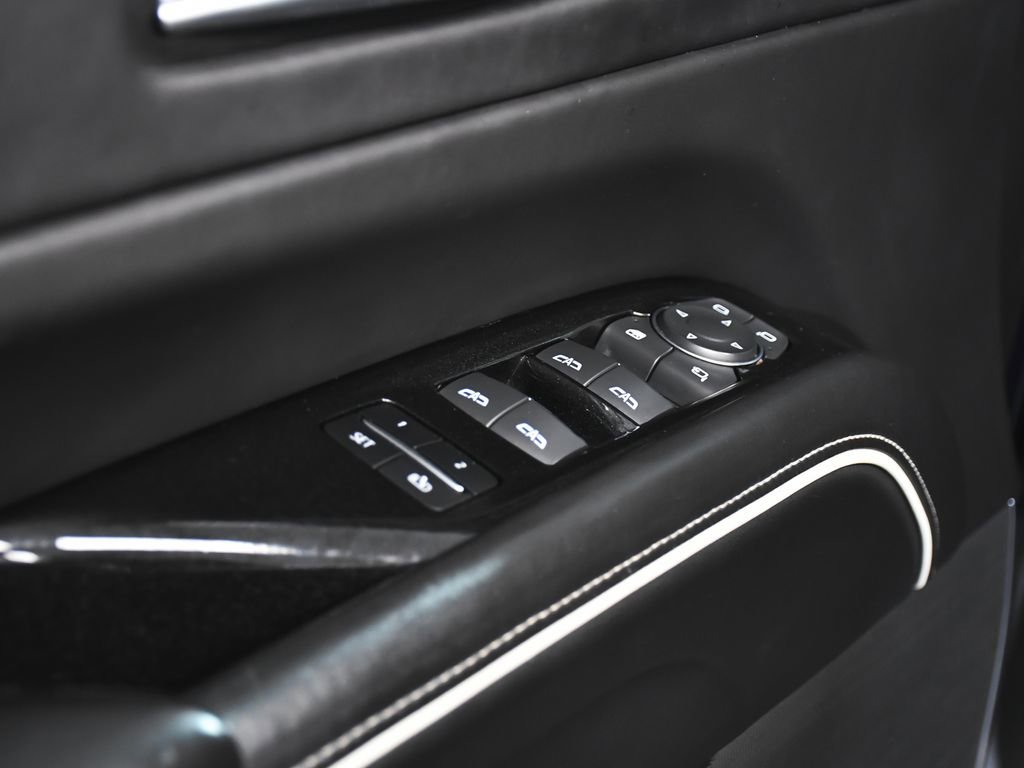Used 2022 Cadillac Escalade Premium Luxury Platinum image 10