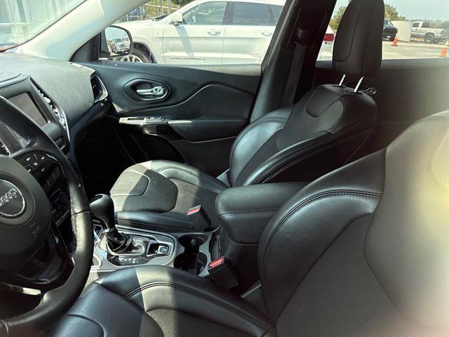 Used 2021 Jeep Cherokee Latitude Plus FWD image 3