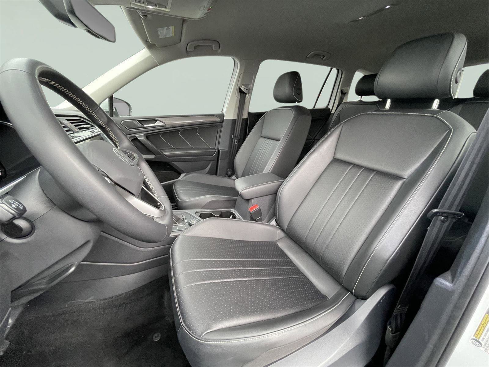 Used 2023 Volkswagen Tiguan SE AWD/4WD image 13