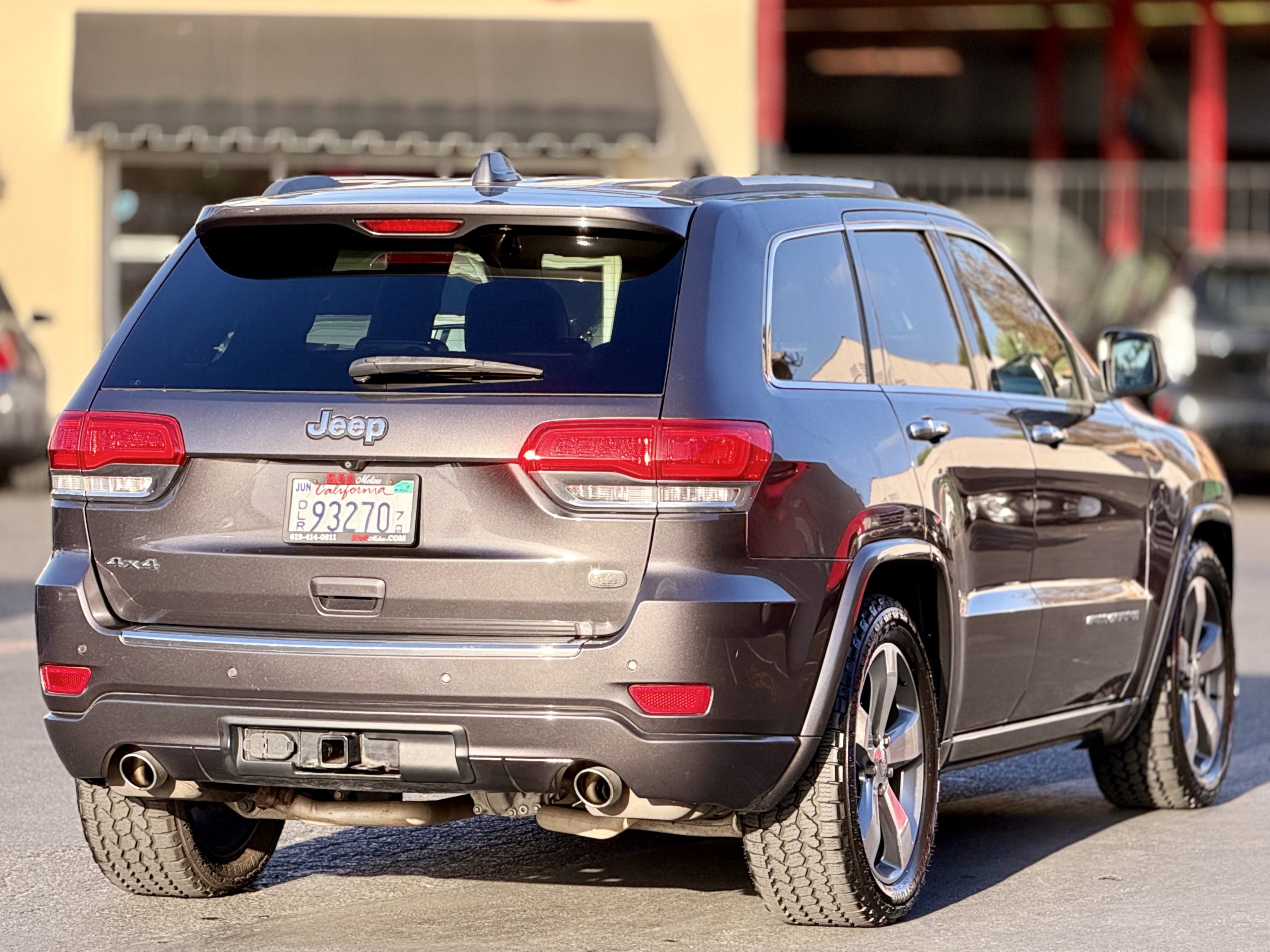 Used 2015 Jeep Grand Cherokee Overland w/ Advanced Technology Group AWD/4WD image 16