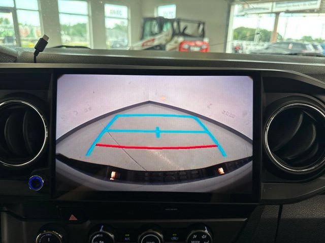 Used 2019 Toyota Tacoma TRD Off-Road w/ Technology Package AWD/4WD image 2