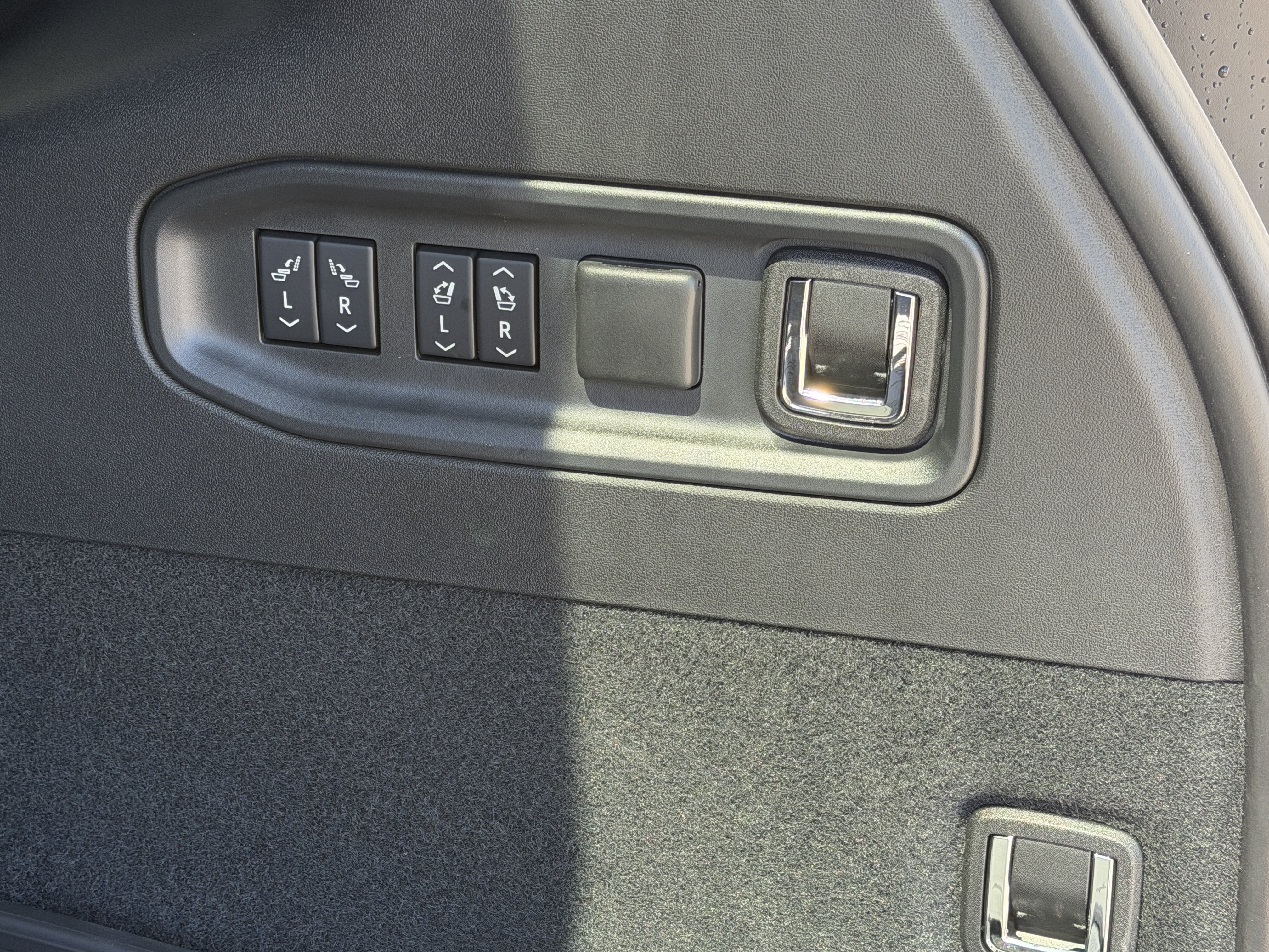 New 2027 Cadillac Vistiq Sport w/ LPO, Floor Liner Package AWD/4WD image 6