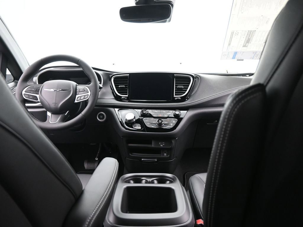 New 2026 Chrysler Pacifica Select image 24