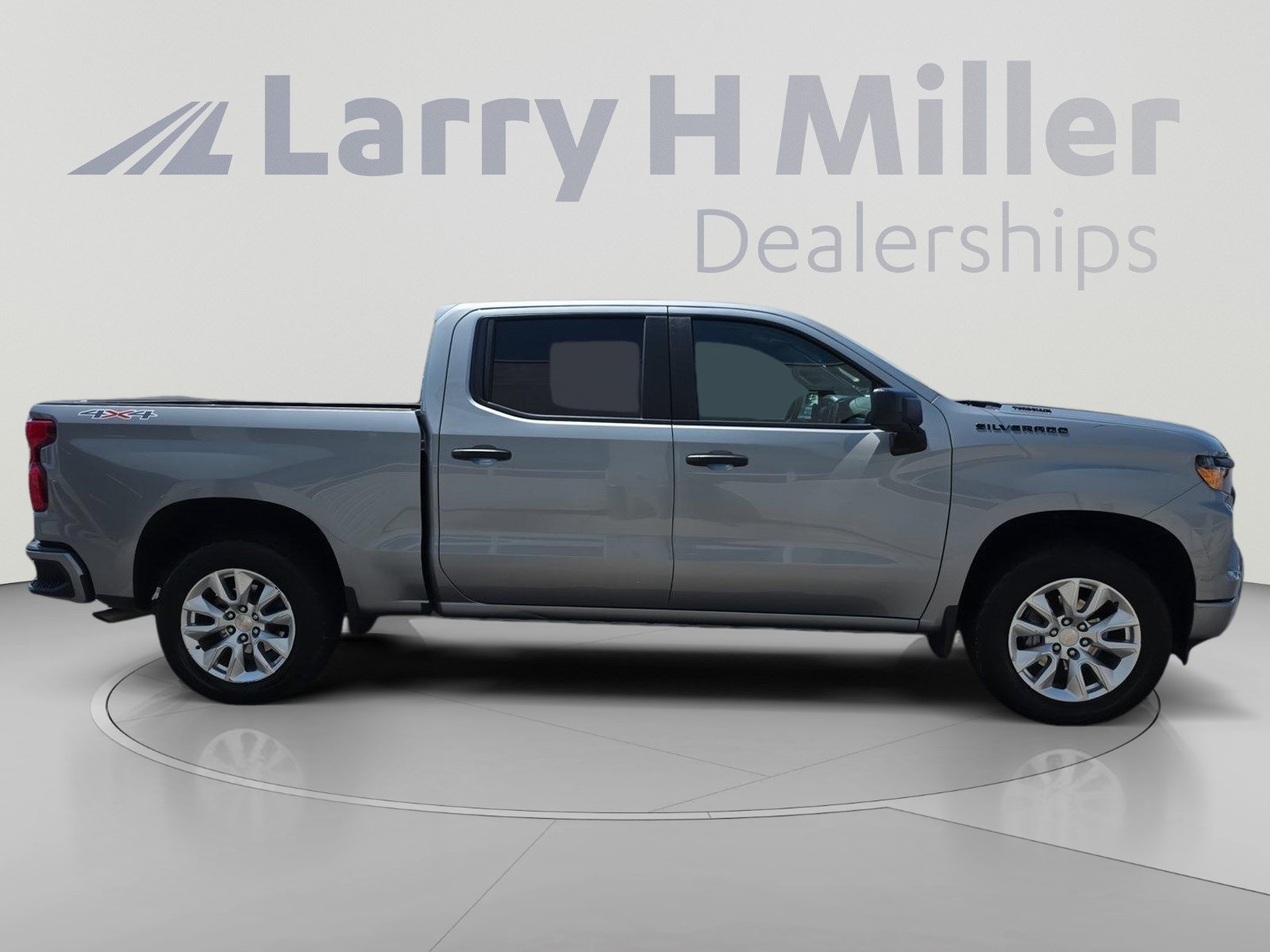 Certified 2025 Chevrolet Silverado 1500 Custom w/ LPO, Dark Essentials Package AWD/4WD image 9