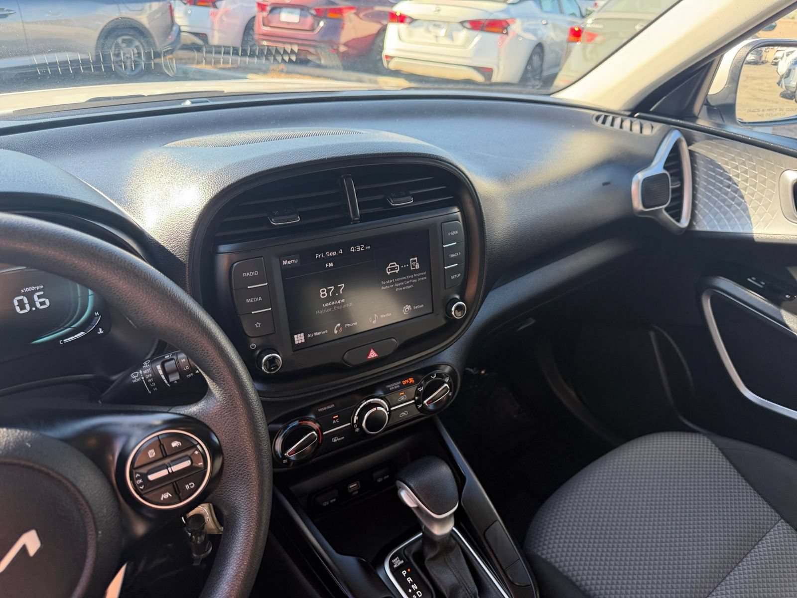 Used 2025 Kia Soul LX w/ LX Technology Package FWD image 16